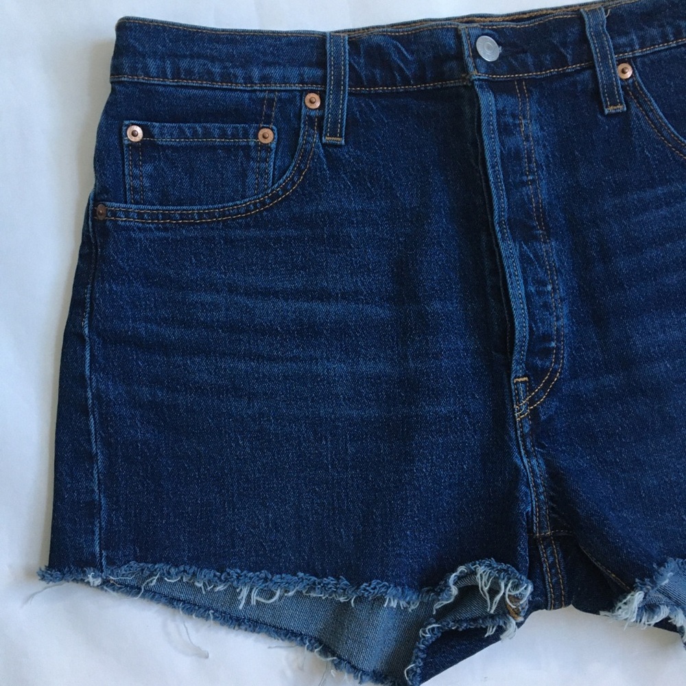 Levi’s 501 High Rise Buttonfly Raw Hem Dark Wash Blue Denim Jean Short Size 34 - Picture 15 of 17